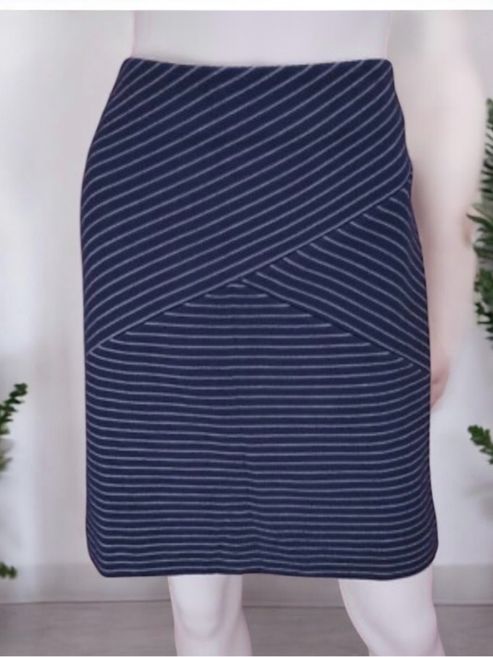 J.Jill Navy & White Striped Pull On Skirt Size Medium